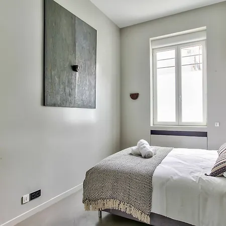 45-atelier Buttes Chaumont Apartment Paris